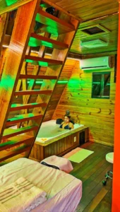 Relaxe no Spa da Estância Estrela Yendis em Marialva. Hidromassagem, massagens, day spa e momentos exclusivos de bem-estar em meio à natureza.